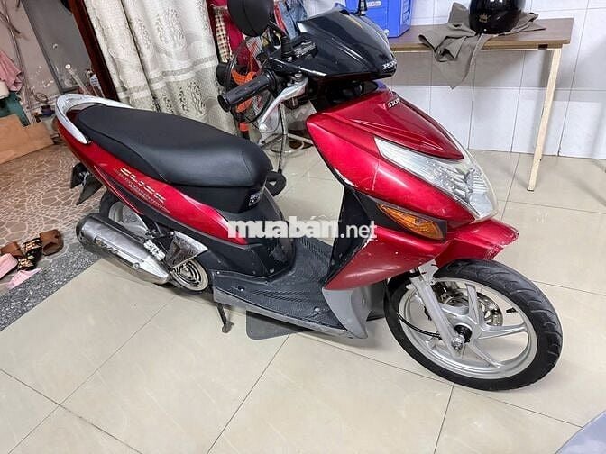 Bán xe click đang sử dụng chỉ việc chạy