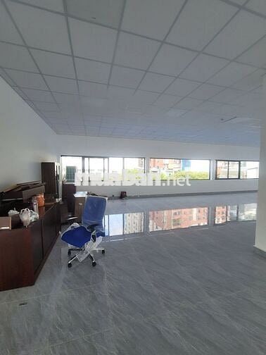 20x40 MB trống suốt Mặt Tiền Võ Văn Kiệt Q1 - Có Bãi Xe Riêng