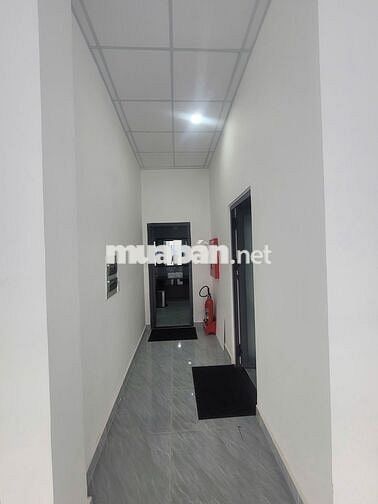 20x40 MB trống suốt Mặt Tiền Võ Văn Kiệt Q1 - Có Bãi Xe Riêng