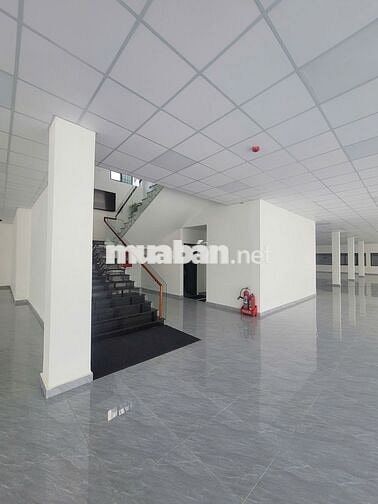 20x40 MB trống suốt Mặt Tiền Võ Văn Kiệt Q1 - Có Bãi Xe Riêng