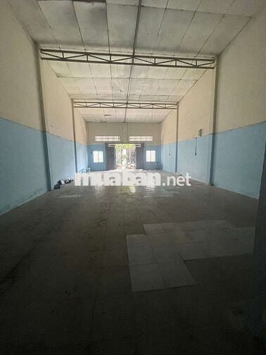 Cho thuê xưởng bà điểm hocmon HCM 
Dt: 8x20
Xưởng trống suốt, gạch men