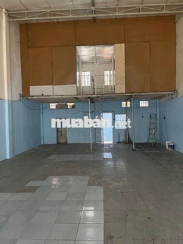 Cho thuê xưởng bà điểm hocmon HCM 
Dt: 8x20
Xưởng trống suốt, gạch men