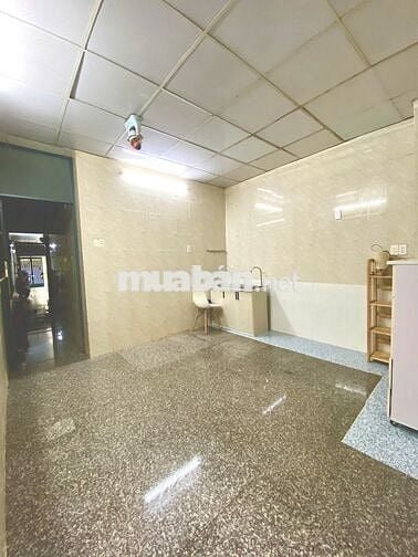 Phòng trọ 20m2 tầng trệt có cửa sổ trời KDC bình hưng