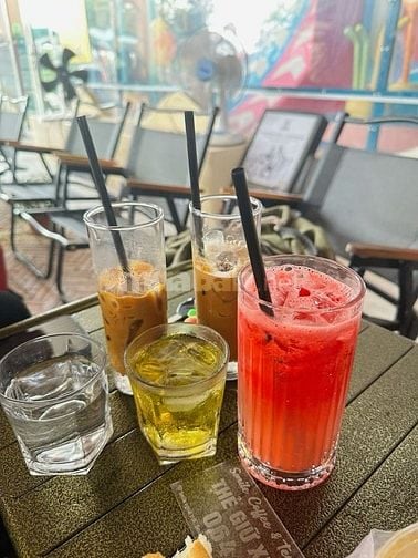 CÂN TUYỂN GẤP VÀI BẠN PHỤ BÁN CÀ PHÊ - ĐÔ UỐNG