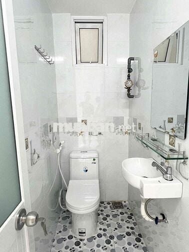 Phòng Mới, Đẹp Sẵn Máy Lạnh Gần SPKT Ngân Hàng