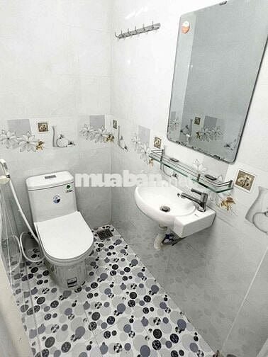 Phòng Mới, Đẹp Sẵn Máy Lạnh Gần SPKT Ngân Hàng