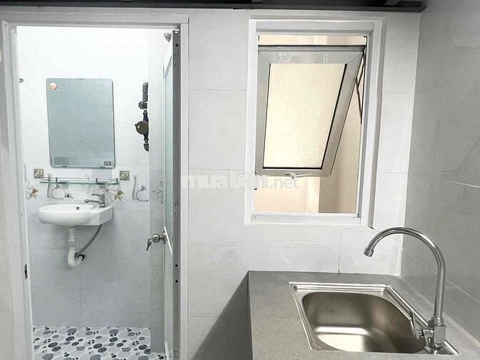 Phòng Mới, Đẹp Sẵn Máy Lạnh Gần SPKT Ngân Hàng