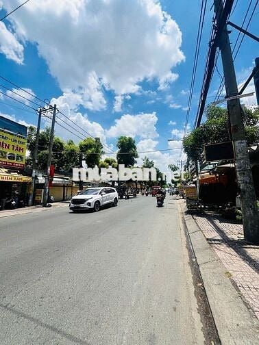 Nhà cho thuê mặt tiền đường Lê văn quới 8x18m trống suốt