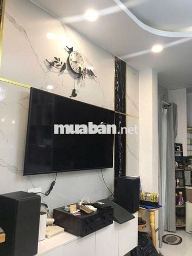 Nhà đẹp đường Hòa Hảo, 3 Phòng ngủ, Gần Bệnh viện và đầy đủ tiện ích