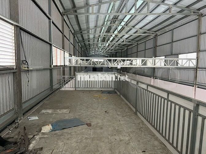 Kho xưởng 675m² mặt tiền đường Phạm Hùng, lộ Container