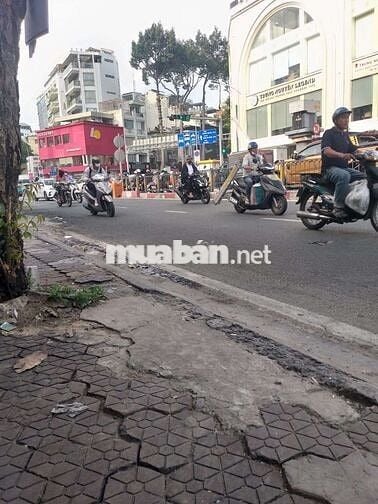 Bán gấp nhà mặt tiền đường Nguyễn Văn Cừ. P1.Q5. 3TANG 4,3×35M.GIÁ33TY