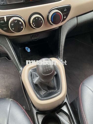 Huyndai i10 nhập khẩu màu zin không khoan đục