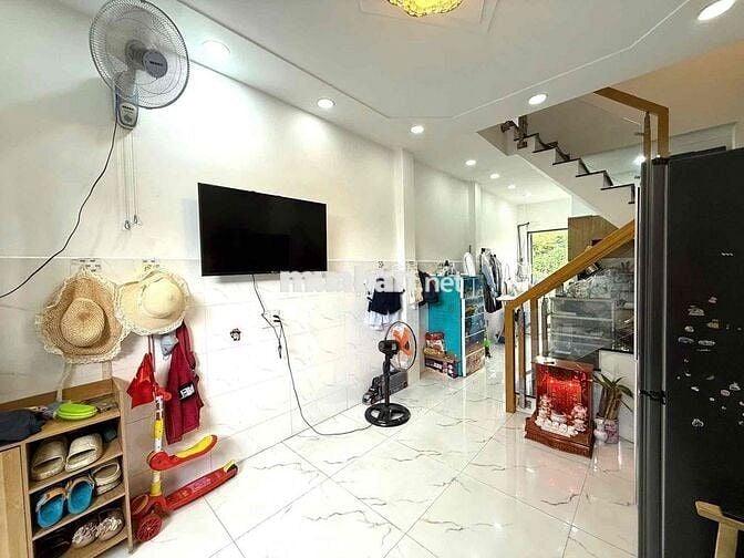 nhà phố nhỏ xinh, vị trí đẹp, giá tốt