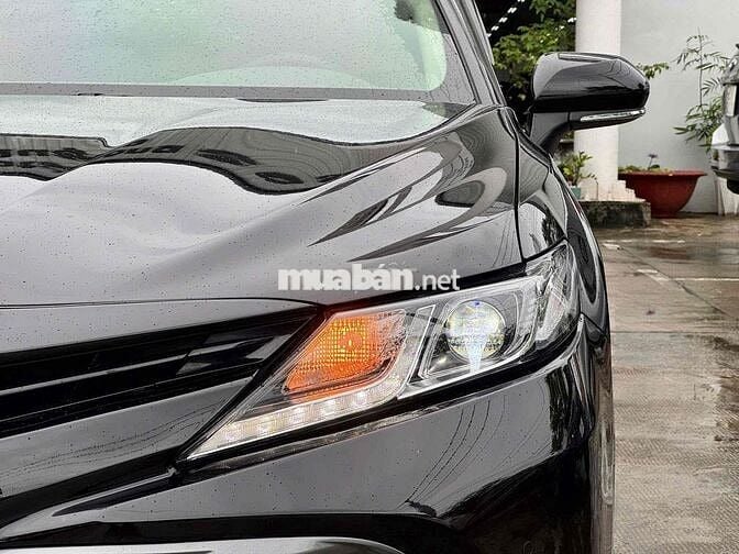 Camry 2.0G gia còn thương thảo