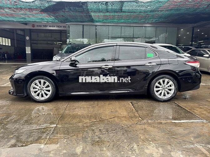 Camry 2.0G gia còn thương thảo