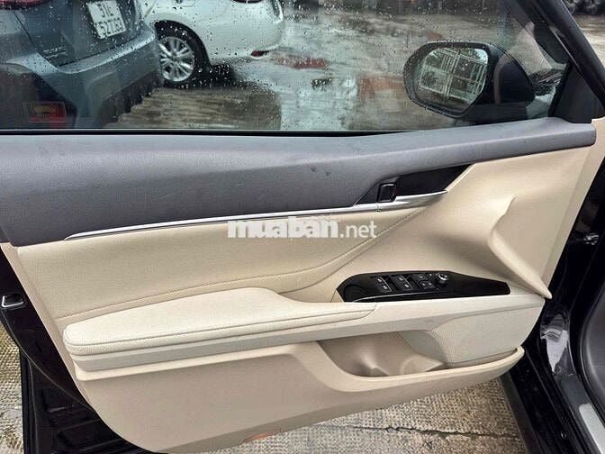 Camry 2.0G gia còn thương thảo