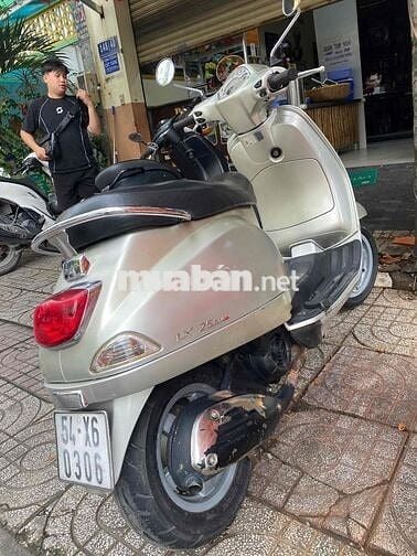 Cần Bán Gấp Xe Vespa Lx 125 máy móc êm ái