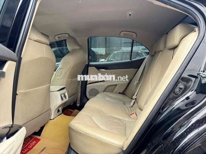 Camry 2.0G gia còn thương thảo