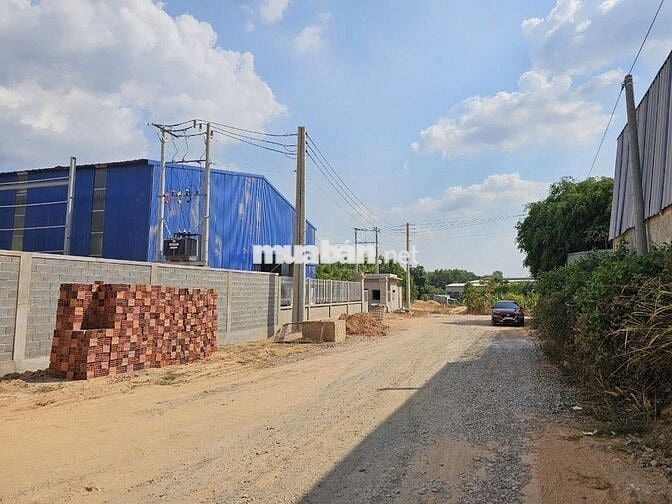 Bán xưởng có hộp đồng cho thuê 180triệu/1tháng tại Uyên Hưng Tân Uyên.