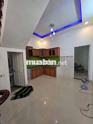 Nhà phố kdc Hoàng Hùng gần ngã tư Chiêu Liêu và chợ Đông Thành Dĩ An