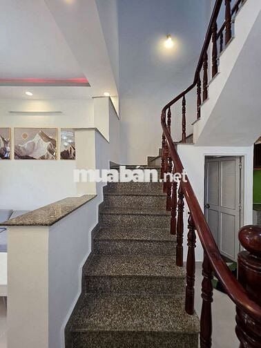 Nhà phố kdc Hoàng Hùng gần ngã tư Chiêu Liêu và chợ Đông Thành Dĩ An