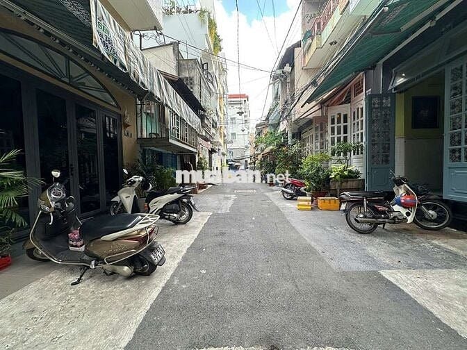 CHỈ NHỈNH 9 TỶ CÓ NHÀ 3 TẦNG HẺM Ô TÔ NGAY TRUNG TÂM Q10