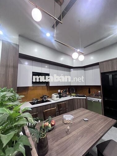 Bán nhà đường Cầu Giấy, Dân xây mặt tiền rộng thoáng sáng nội thất đẹp