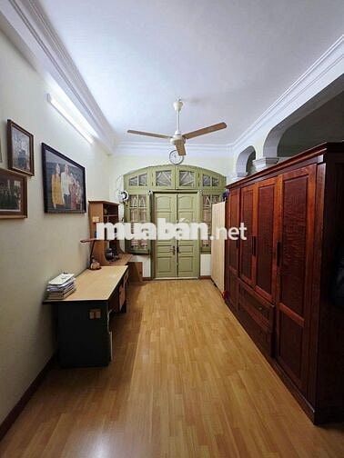 BÁN BIỆT THƯ Ở CẦU GIẤY - DIỆN TÍCH 222M2 THỔ CƯ - NGÕ RỘNG THOÁNG