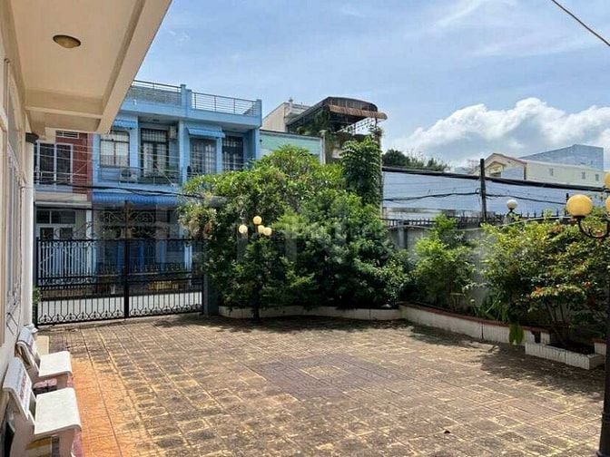  Cho thuê biệt thự 5 phòng full nội thất khu 148 có sân rộng 