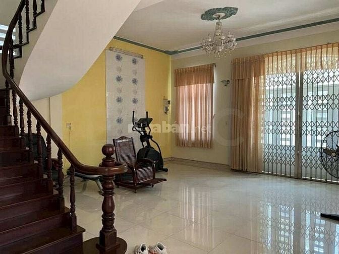  Cho thuê biệt thự 5 phòng full nội thất khu 148 có sân rộng 