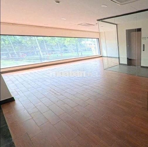 Toà nhà mặt tiền Hoàng Hoa Thám, phường 13, quận Tân Bình