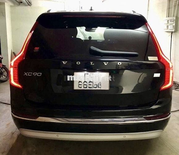 Volvo XC90 Recharge T8 Hybrid 2022 màu đen