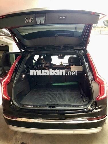 Volvo XC90 Recharge T8 Hybrid 2022 màu đen