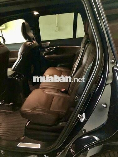 Volvo XC90 Recharge T8 Hybrid 2022 màu đen