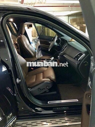 Volvo XC90 Recharge T8 Hybrid 2022 màu đen