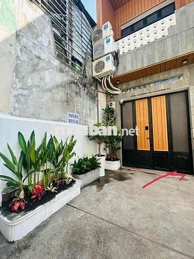 Chuyển công tác nên cần pass phòng