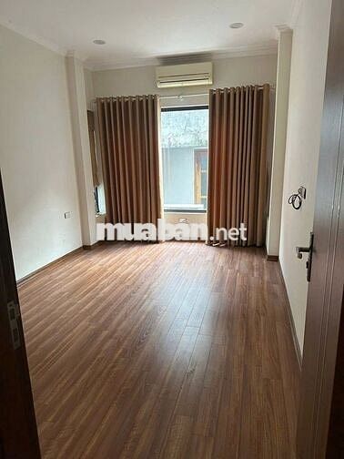 BÁN NHÀ CẦU GIẤY - GẦN PHỐ - 30M RA OTO TRÁNH