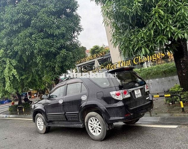 Toyota Fortuner 2.7V AT 4x2 2014