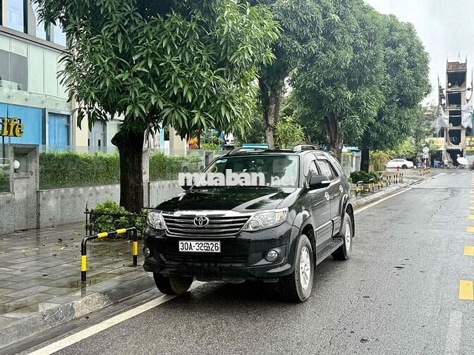 Toyota Fortuner 2.7V AT 4x2 2014