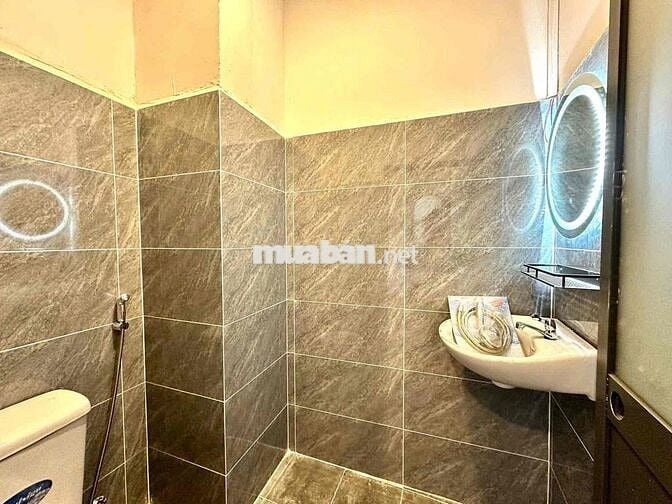 CHO THUÊ CHDV 2 PHÒNG NGỦ CỬA SỔ TRỜI NẰM SÁT BÊN QUẬN 1