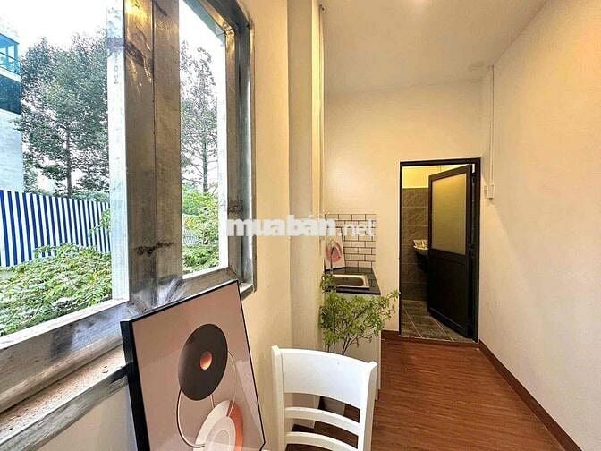 CHO THUÊ CHDV 2 PHÒNG NGỦ CỬA SỔ TRỜI NẰM SÁT BÊN QUẬN 1