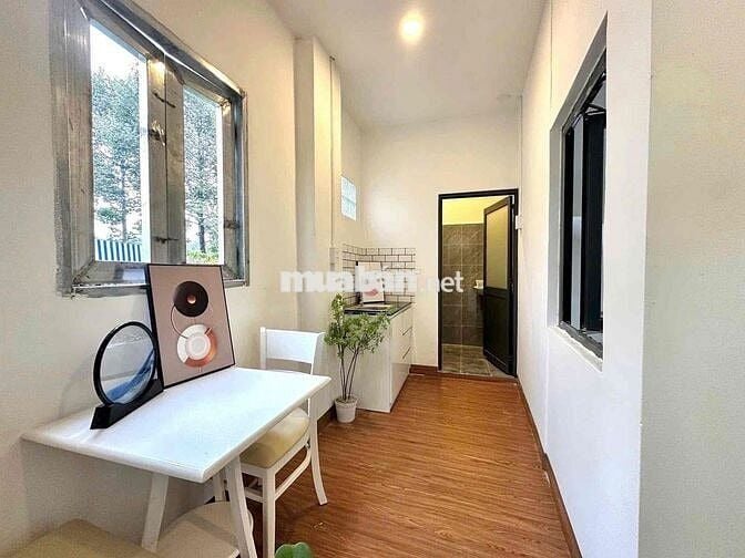 CHO THUÊ CHDV 2 PHÒNG NGỦ CỬA SỔ TRỜI NẰM SÁT BÊN QUẬN 1