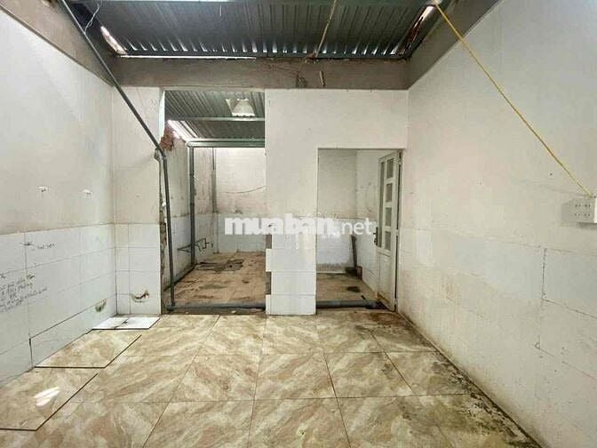 Cho thuê mặt tiền đường Đề Thám - Đoạn đầu đường rất đông đúc