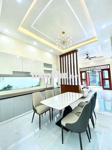 BÁN BIỆT THỰ MÁI NGÓI SÂN VƯỜN MỚI XÂY 100% . XE HƠI ĐỖ CỬA