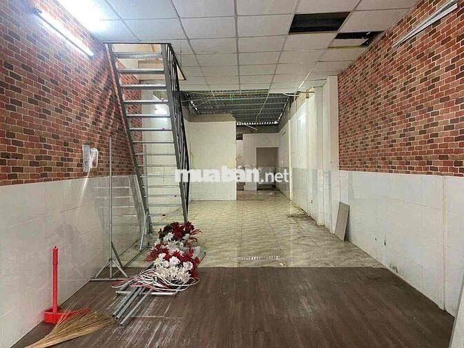 Cho thuê mặt tiền đường Đề Thám - Đoạn đầu đường rất đông đúc