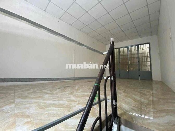 Cho thuê mặt tiền đường Đề Thám - Đoạn đầu đường rất đông đúc