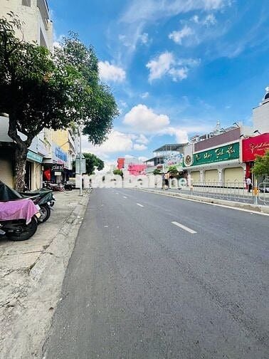 CHo thuê nhà nguyên căn mặt tiền đường Quang trung 8x18m thông suốt