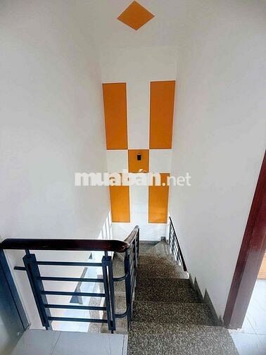 Mới xây mới keng trệt lầu 2pn có 2 máy lạnh