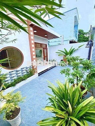 BÁN BIỆT THỰ MÁI NGÓI SÂN VƯỜN MỚI XÂY 100% . XE HƠI ĐỖ CỬA