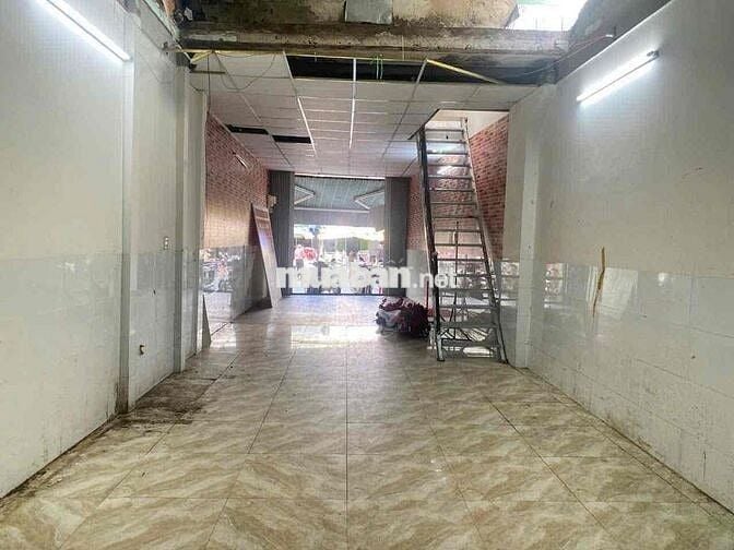 Cho thuê mặt tiền đường Đề Thám - Đoạn đầu đường rất đông đúc